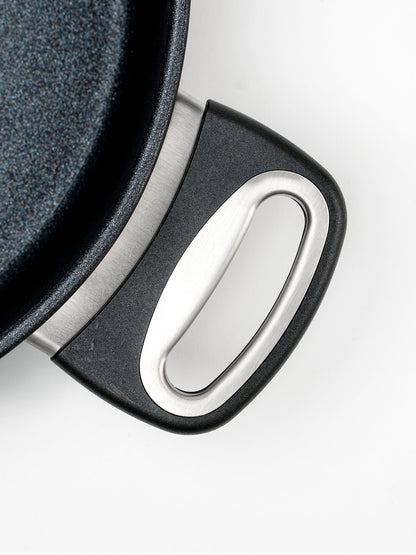SKK Classic cookware, close-up detail of glass lid rim and handle