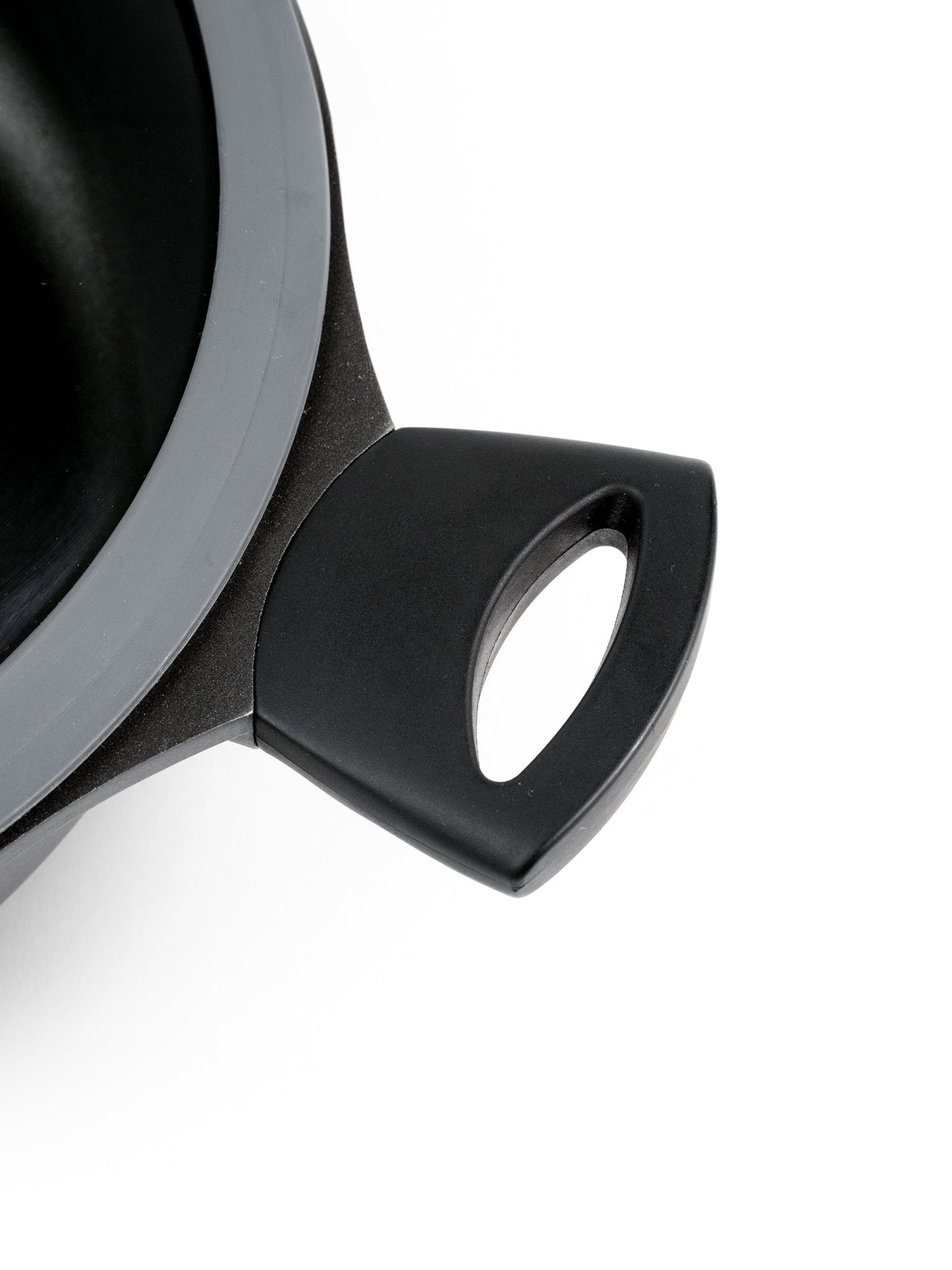 SKK Allrounder serving pan with PFOA-free non-stick interior - detail