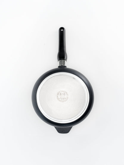 SKK Classic deep sauté pan, base showing thermal bottom
