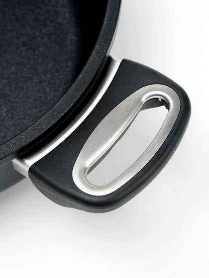 SKK Classic round casserole, close-up detail of titanium-reinforced non-stick surface and handle