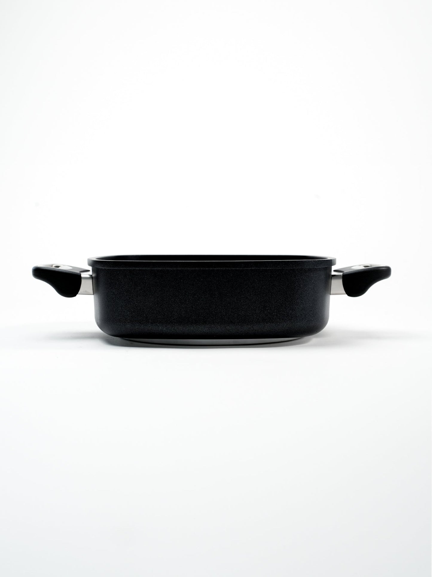 SKK Classic hand-cast square roaster / casserole, side view — Made in Germany