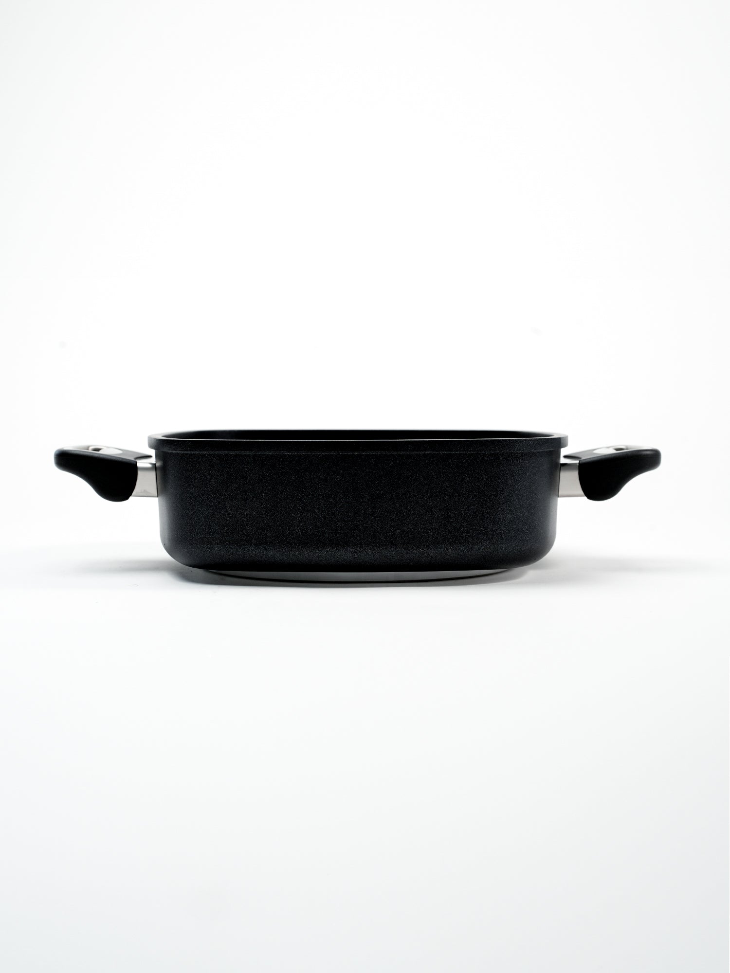 SKK Classic hand-cast square roaster / casserole, side view — Made in Germany