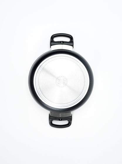 SKK Classic round cast casserole, base showing thermal bottom