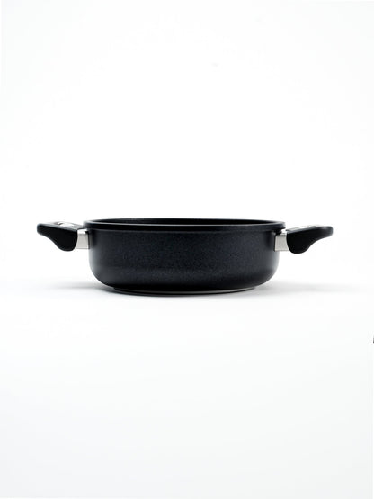 SKK Classic round cast casserole, side profile showing depth