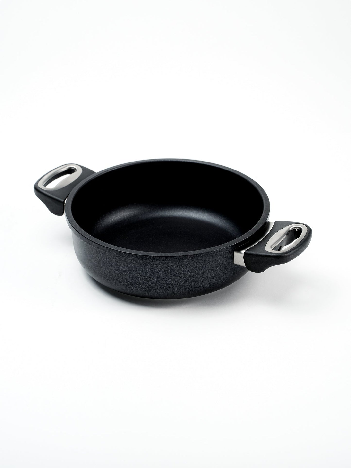 SKK Classic hand-cast round serving pan / casserole, angled view — Made in Germany