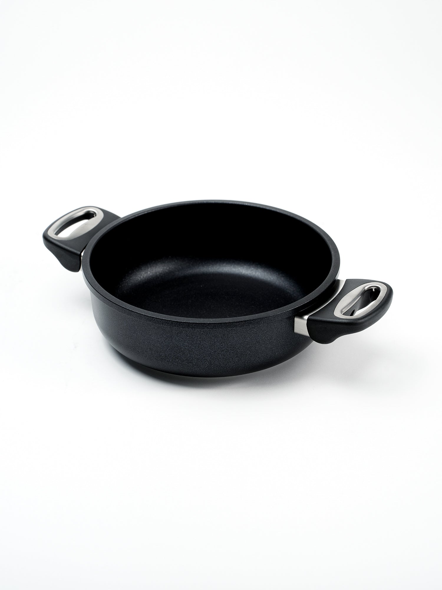SKK Classic hand-cast round serving pan / casserole, angled view — Made in Germany