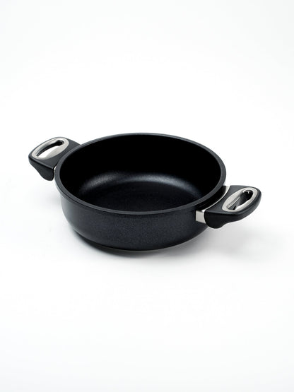 SKK Classic hand-cast round serving pan / casserole, angled view — Made in Germany