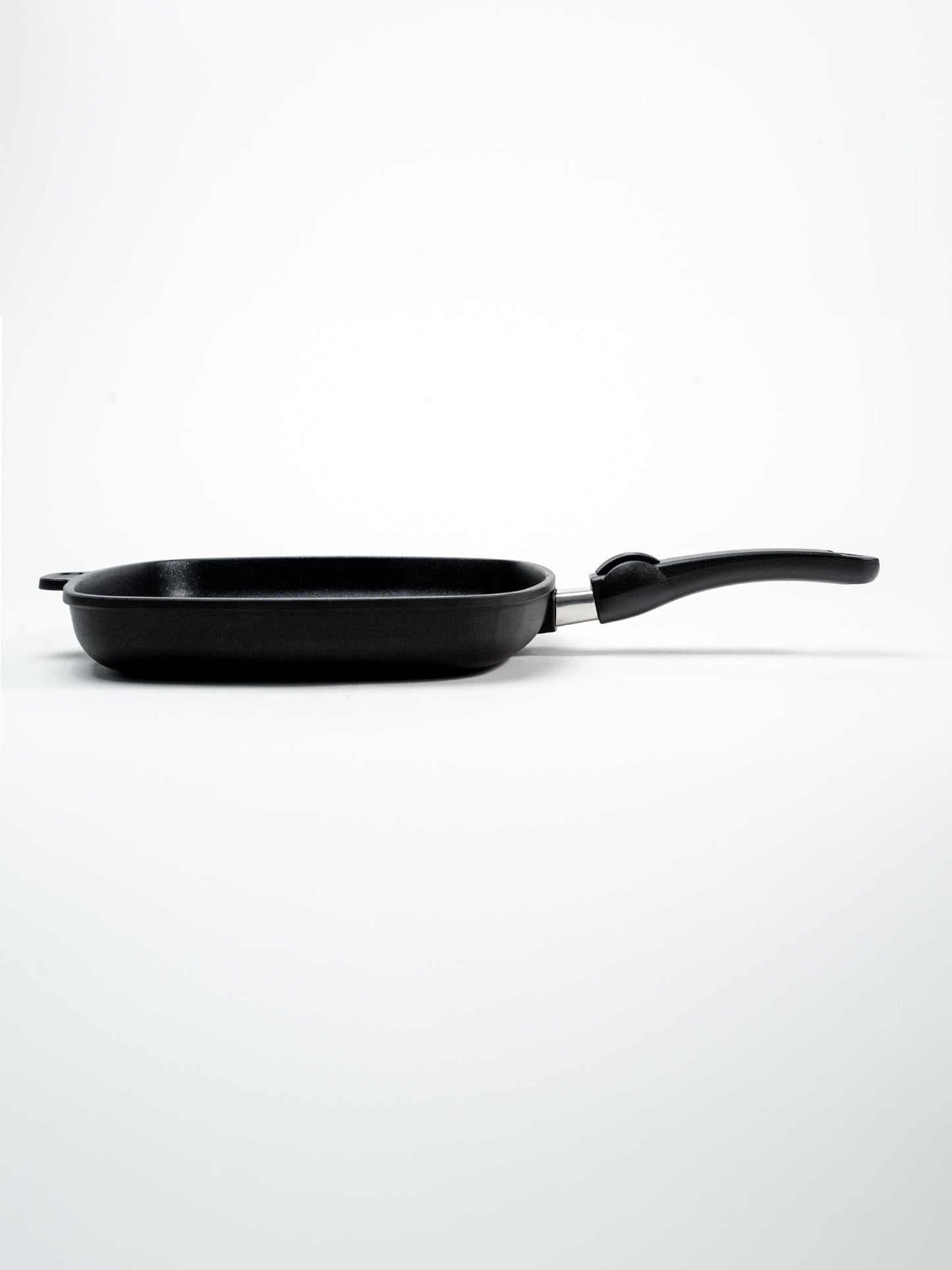 SKK Titanium Square Grill side view — deep grill ridges, titanium-reinforced non-stick