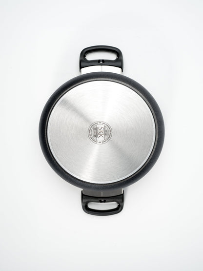 SKK Classic tall cooking pot, base showing thermal bottom for induction