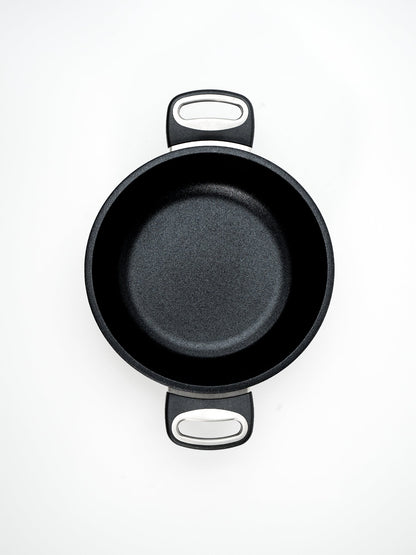 SKK Classic tall cooking pot, top view through the glass lid