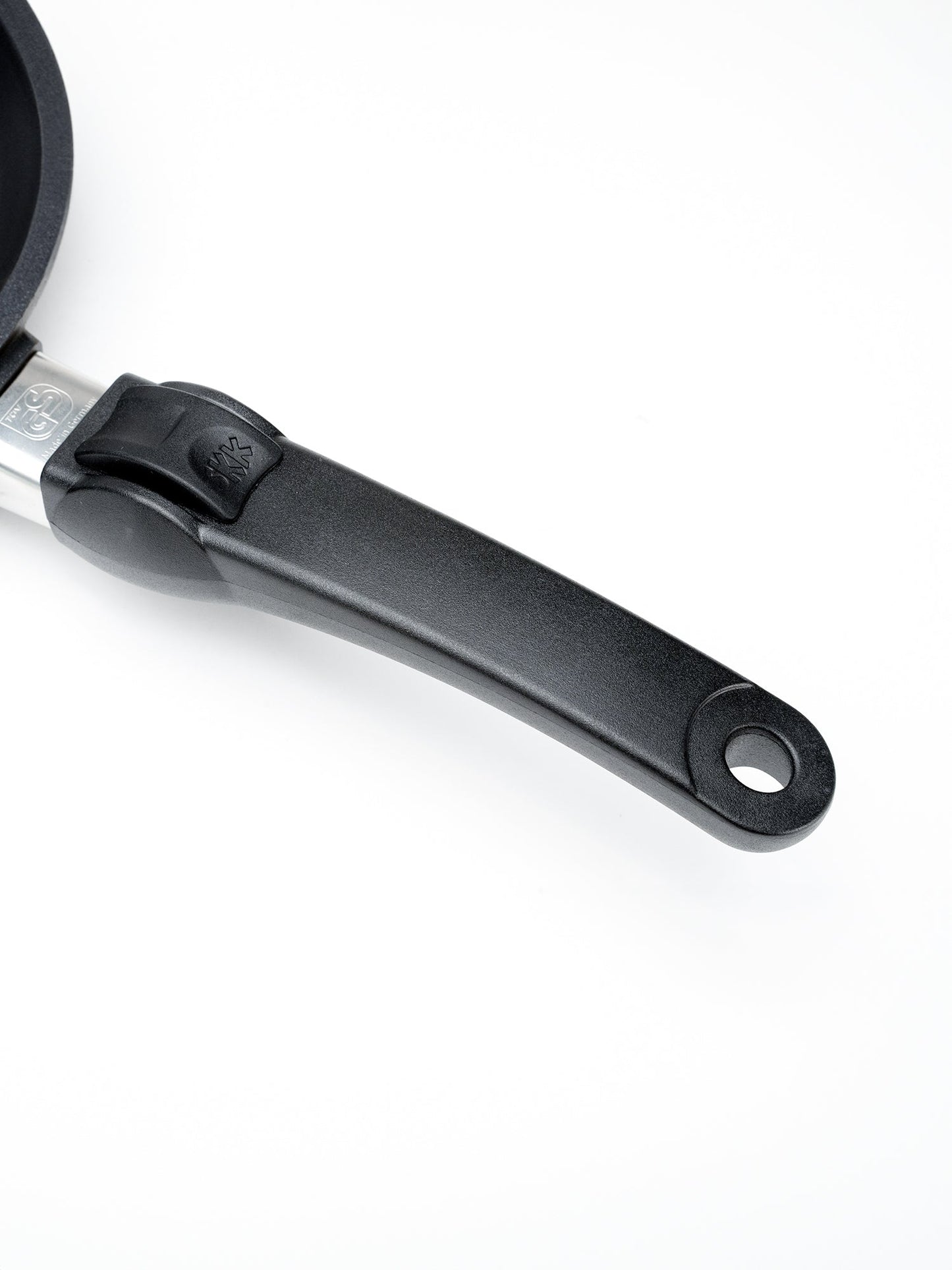 SKK Classic sauté pan, detail of rim and pouring edge