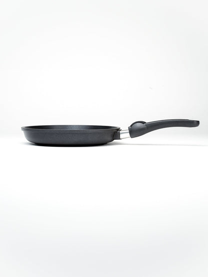 SKK Titanium Shallow Pan side profile — low wide shape, titanium-reinforced non-stick