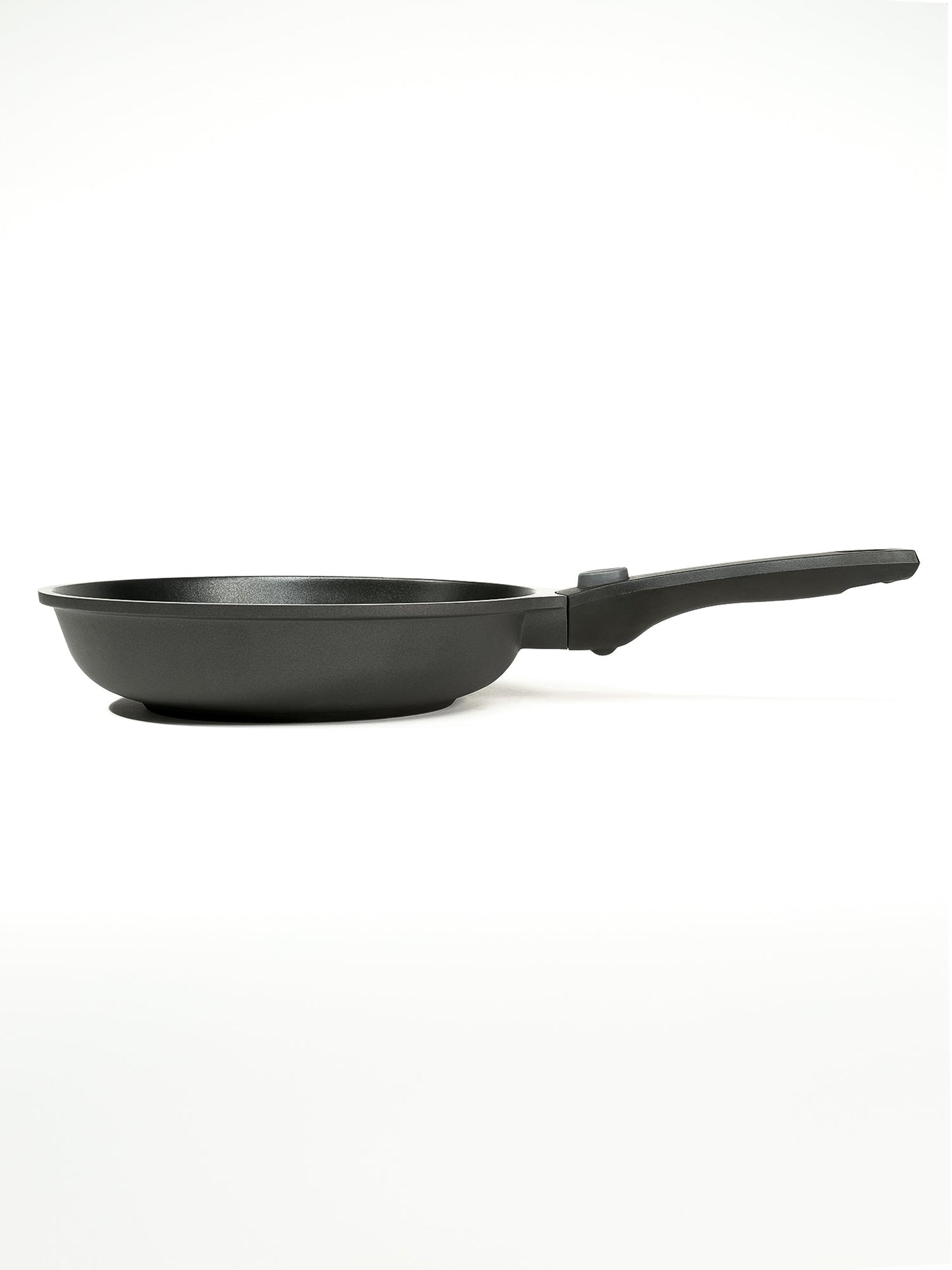 SKK Allrounder frying pan - ergonomic handle detail